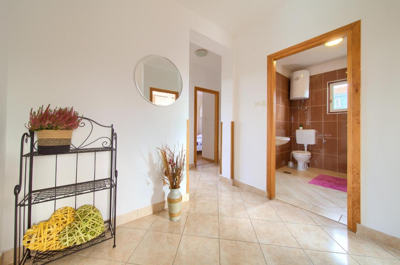 Rasopasno Apartment With Terrace And Private Parking 外观 照片