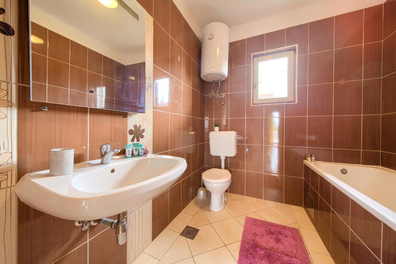 Rasopasno Apartment With Terrace And Private Parking 外观 照片